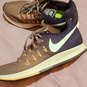Nike Air Zoom Pegasus 33 - Size 9